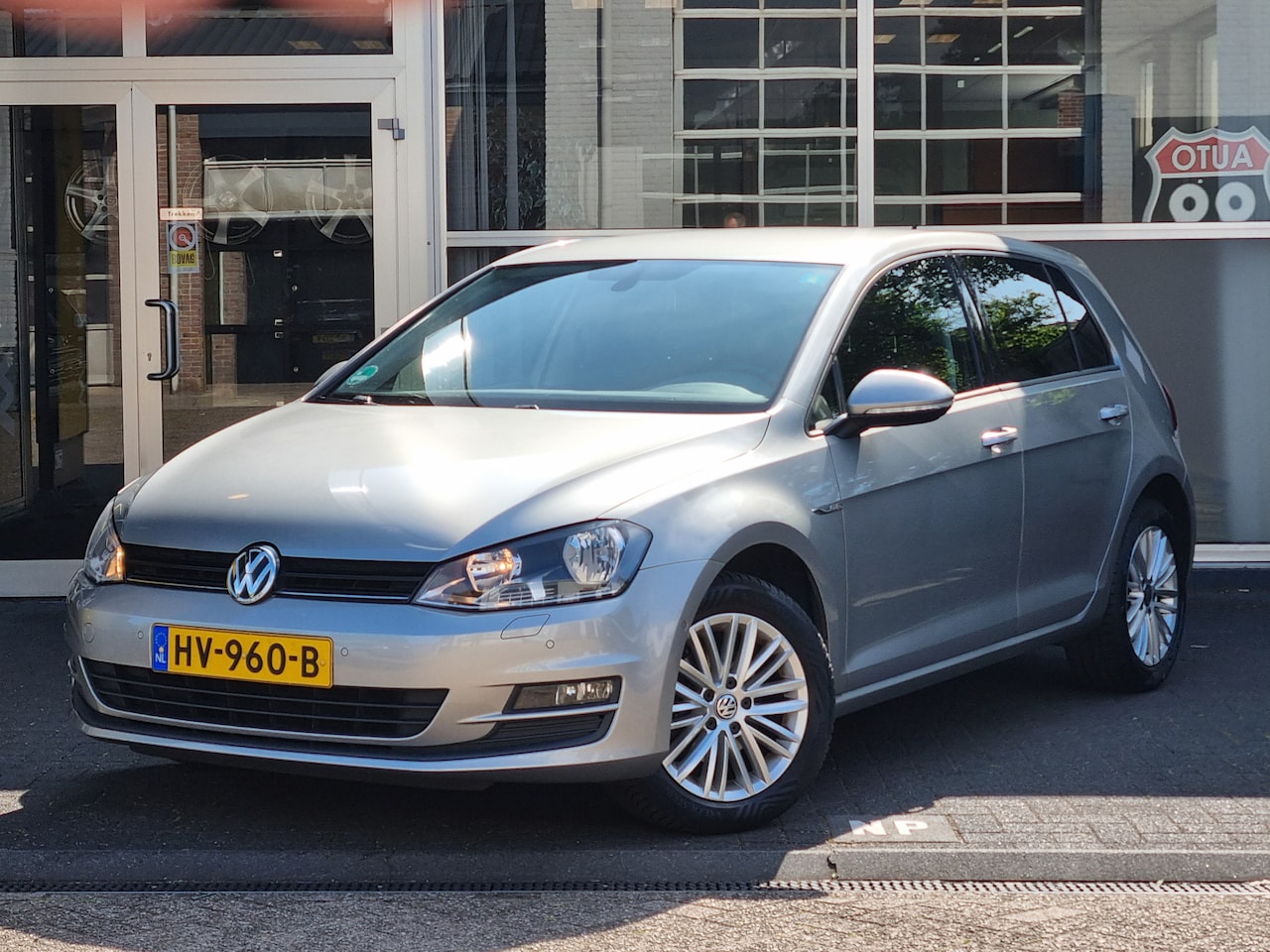 Volkswagen Golf - 1.2 TSI Trendline CUP STOELVERW. / CLIMA / NAVI / CRUISE - AutoWereld.nl