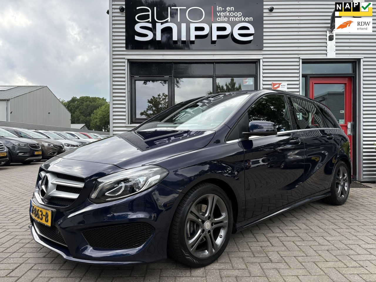 Mercedes-Benz B-klasse - 180 Business Solution AMG Upgrade Edition -SPORTSTOELEN-STOELVERWARMING-TREKHAAK-AIRCO-CRU - AutoWereld.nl