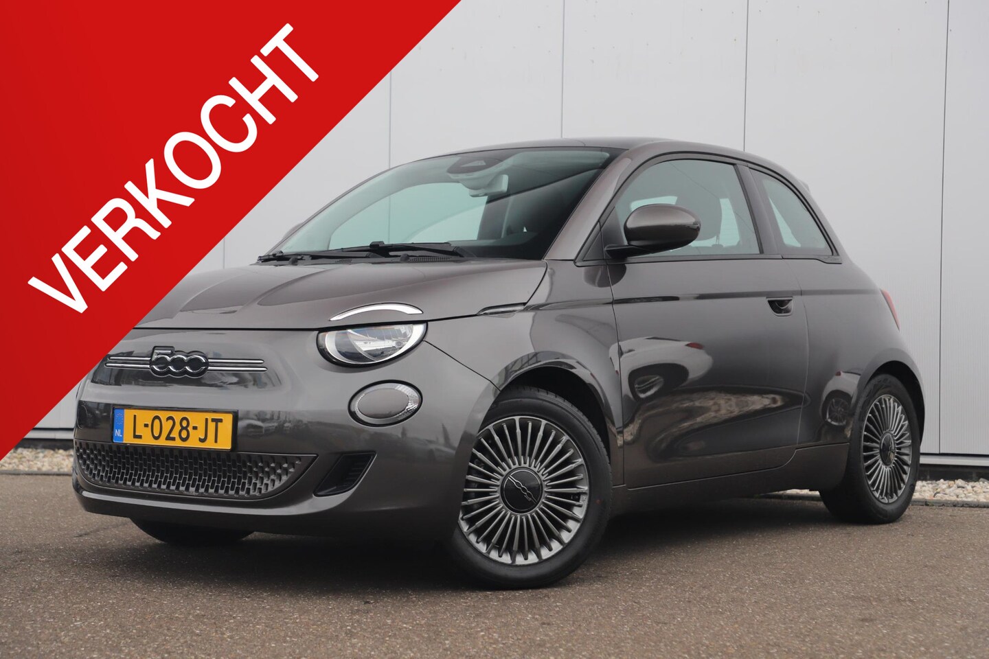 Fiat 500e - Icon 42 kWh Automaat Panoramadak Navigatie LED Carplay Android Bluetooth 16 inch LMV Clima - AutoWereld.nl
