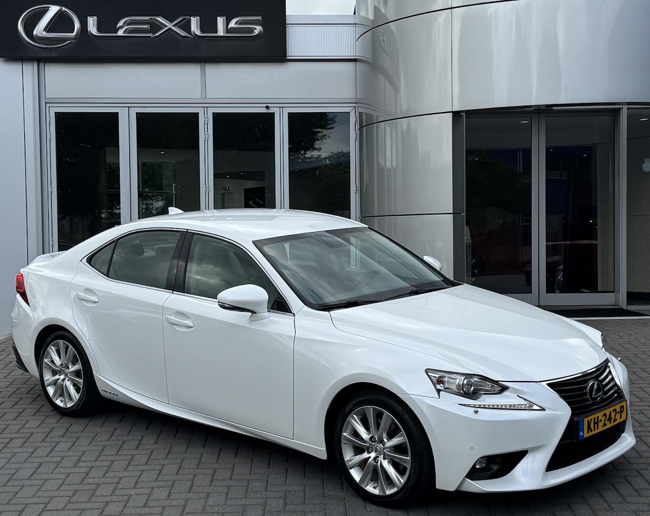 Lexus IS - 300h Luxury Line 300h Luxury Line - AutoWereld.nl