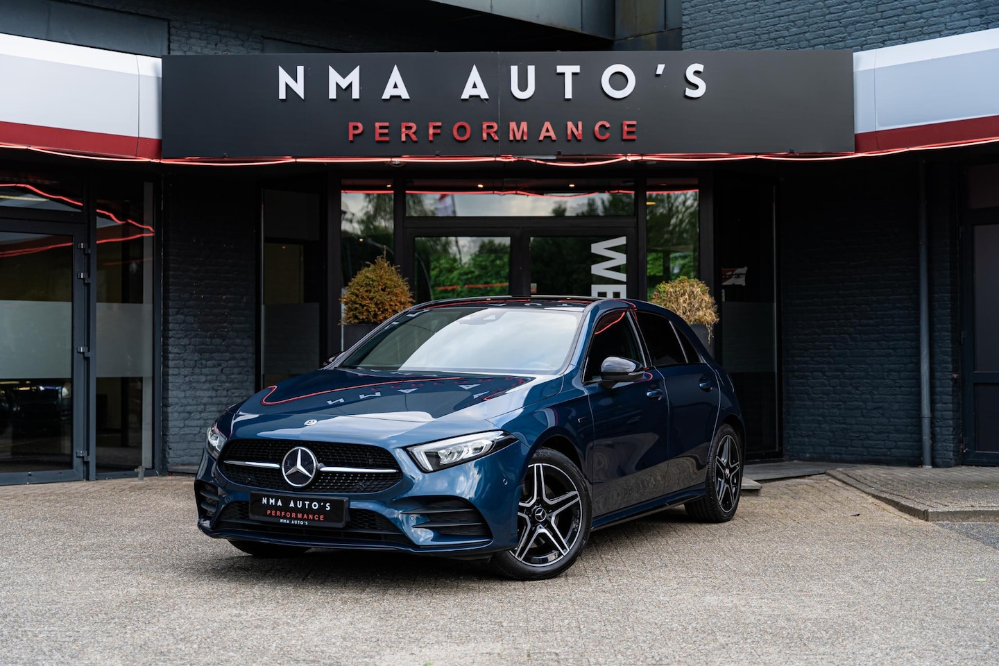 Mercedes-Benz A-klasse - 250 e Business Solution AMG Limited PANO SFEERVERLICHTING DEALER ONDERHOUDEN GARANTIE NIGH - AutoWereld.nl