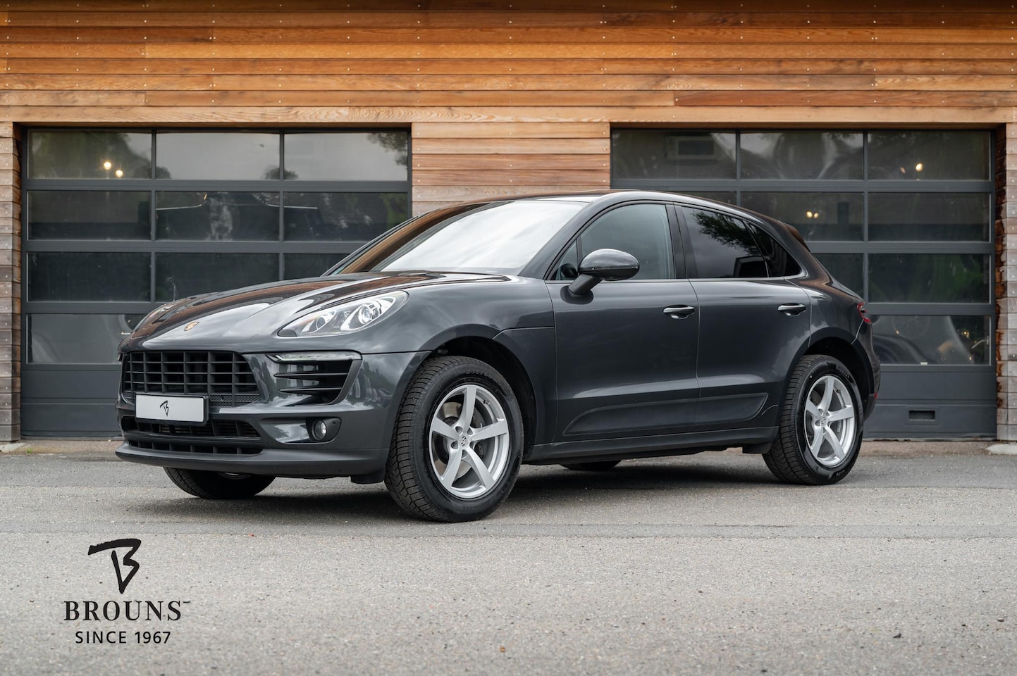 Porsche Macan - 2.0 252pk | Panorama | Camera | ACC | PASM | AppleCarplay - AutoWereld.nl