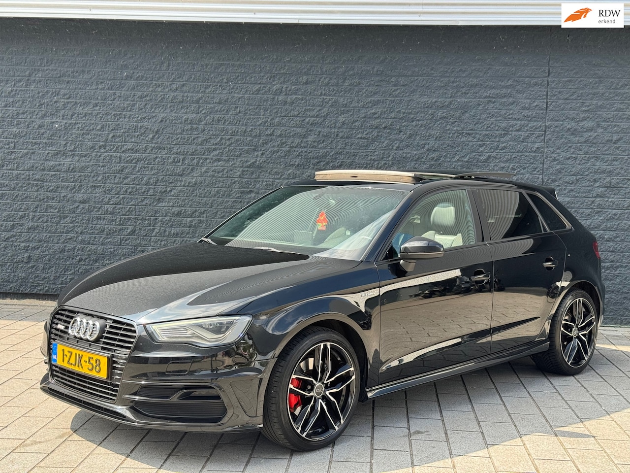 Audi A3 Sportback - 1.4 e-tron PHEV Ambition S-LINE PANO/FULL - AutoWereld.nl