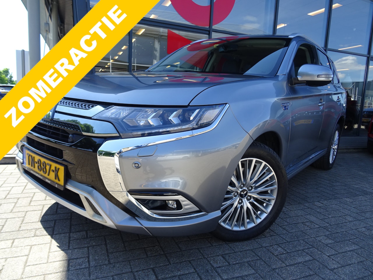 Mitsubishi Outlander - 2.4 PHEV Intense+ | AUTOMAAT | 240 PK | 4WD | TREKHAAK | DEALER ONDERHOUDEN | 1E EIGENAAR - AutoWereld.nl