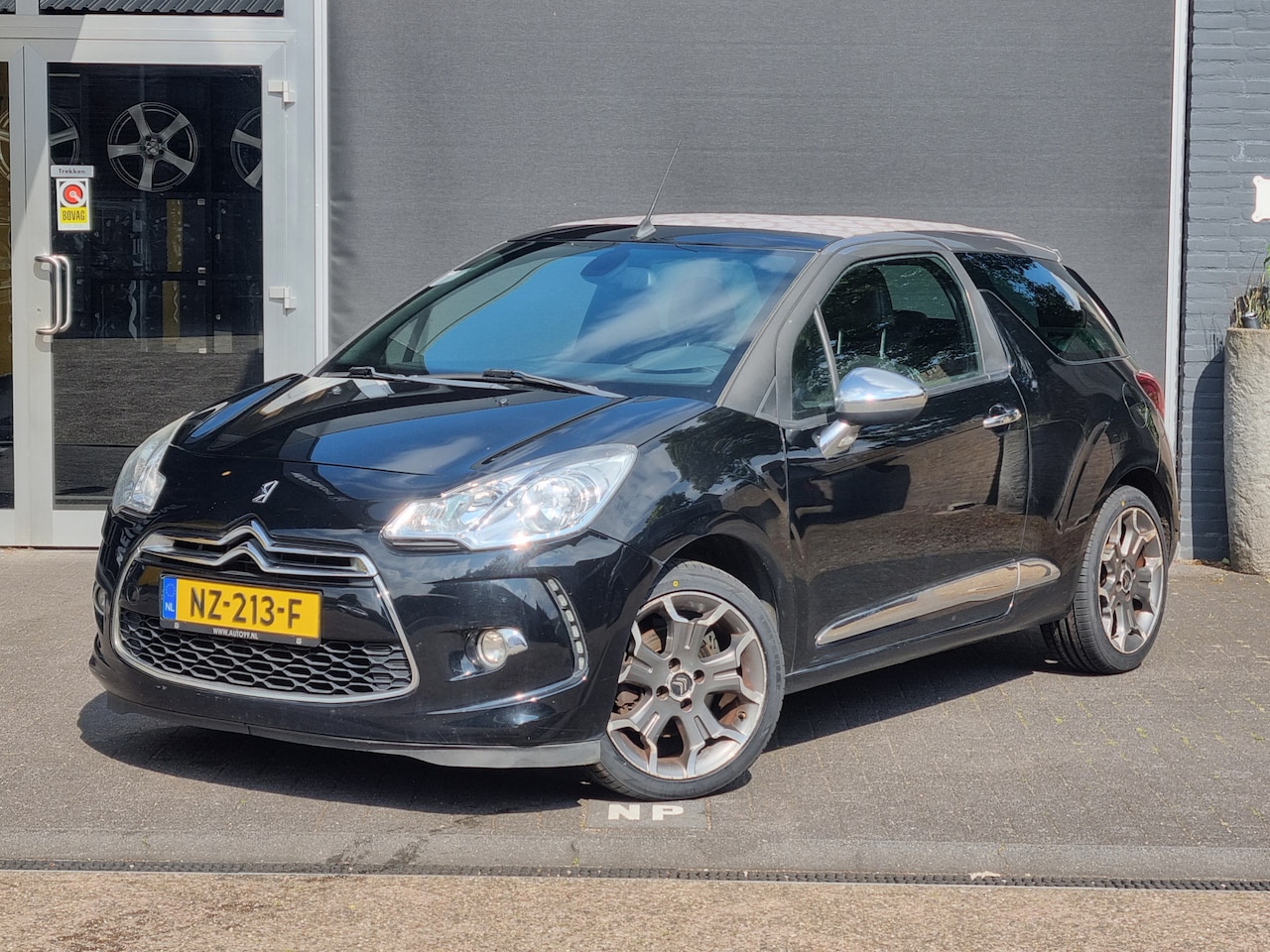 Citroën DS3 Cabrio - 1.6 THP Sport Chic LEDER / STOELVERW. / CLIMA / CRUISE - AutoWereld.nl