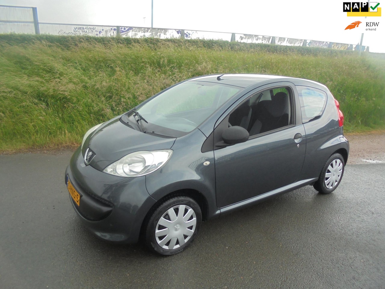 Peugeot 107 - Peugeot 107 1.0 benzine 3 deurs 77.000km - AutoWereld.nl