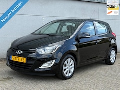 Hyundai i20 - 1.2i i-86PK Airco|Navigatie|Led