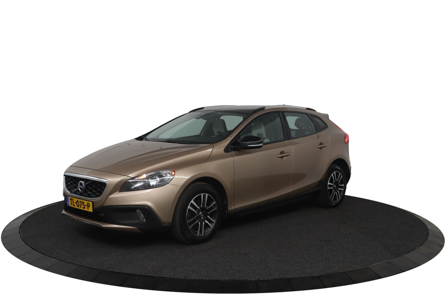 Volvo V40 Cross Country - T4 Momentum | Panoramadak | Parkeercamera | Trekhaak | - AutoWereld.nl