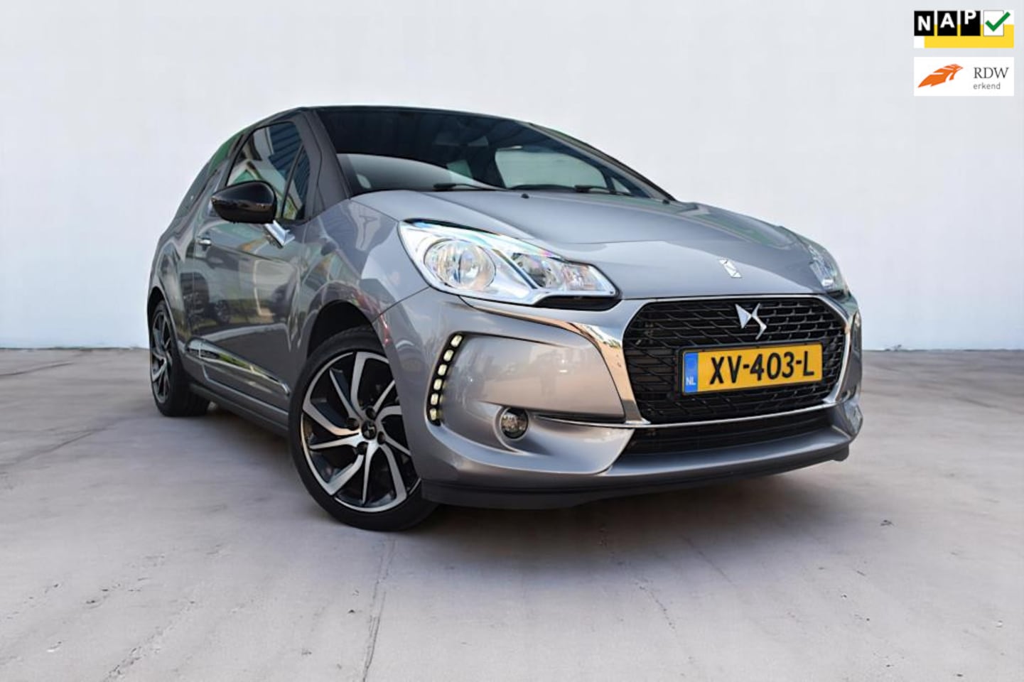 DS 3 - 1.2 PureTech Connected Chic 1.2 PureTech Connected Chic,Automaat, 1e eigenaar, connected services, Climate control, Pa - AutoWereld.nl