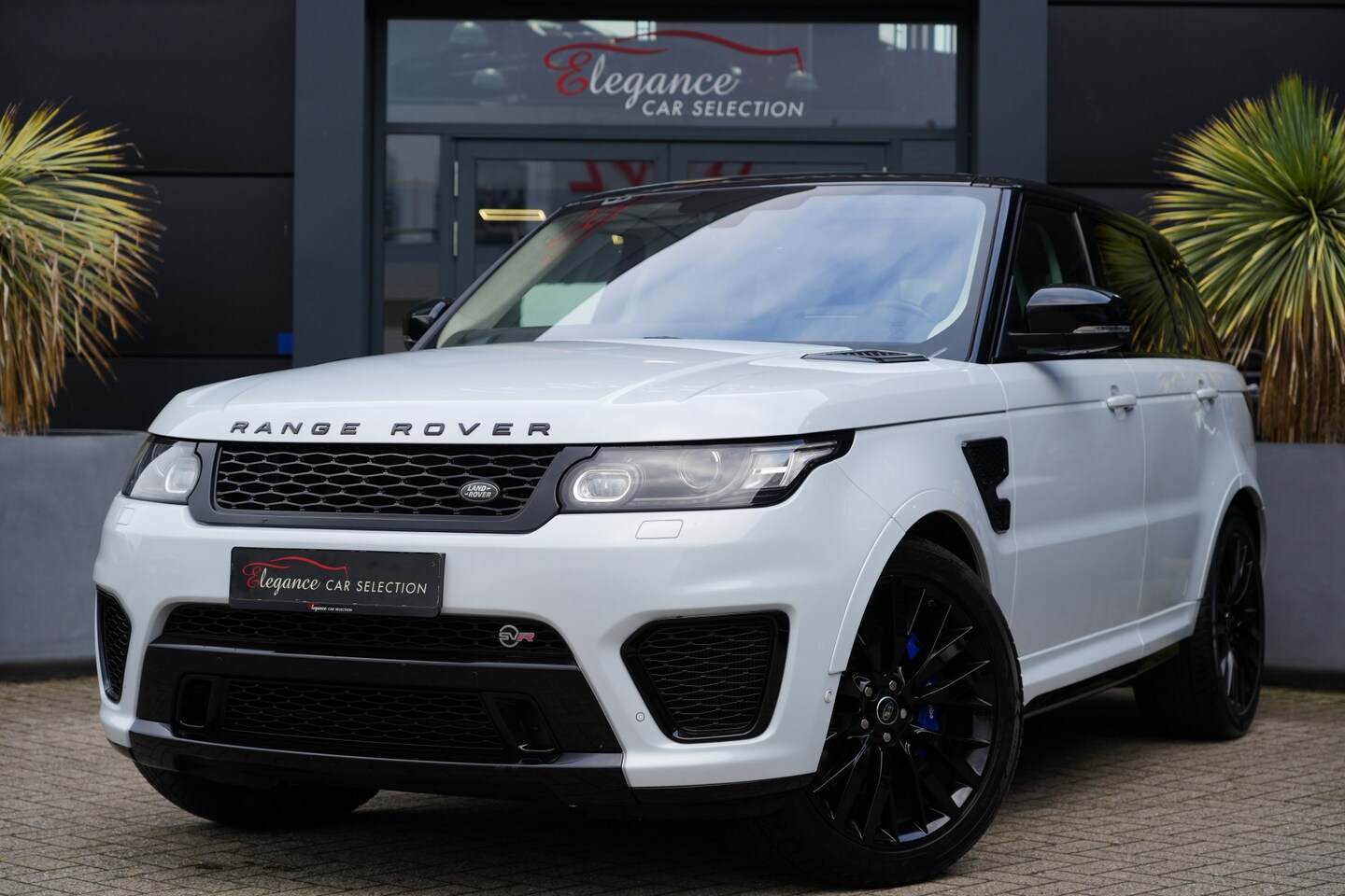 Land Rover Range Rover Sport - 5.0 V8 Supercharged SVR 551pk Panoramadak/Stoelverwarming/Kuipstoelen - AutoWereld.nl
