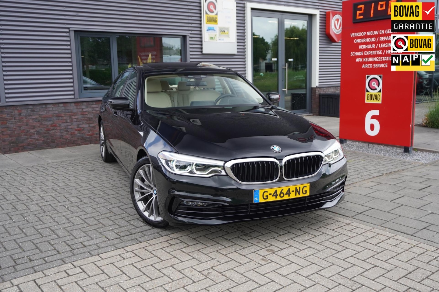BMW 5-serie - 540i High Executive Edition / HUD / PANO / Leder / Winterwielen - AutoWereld.nl