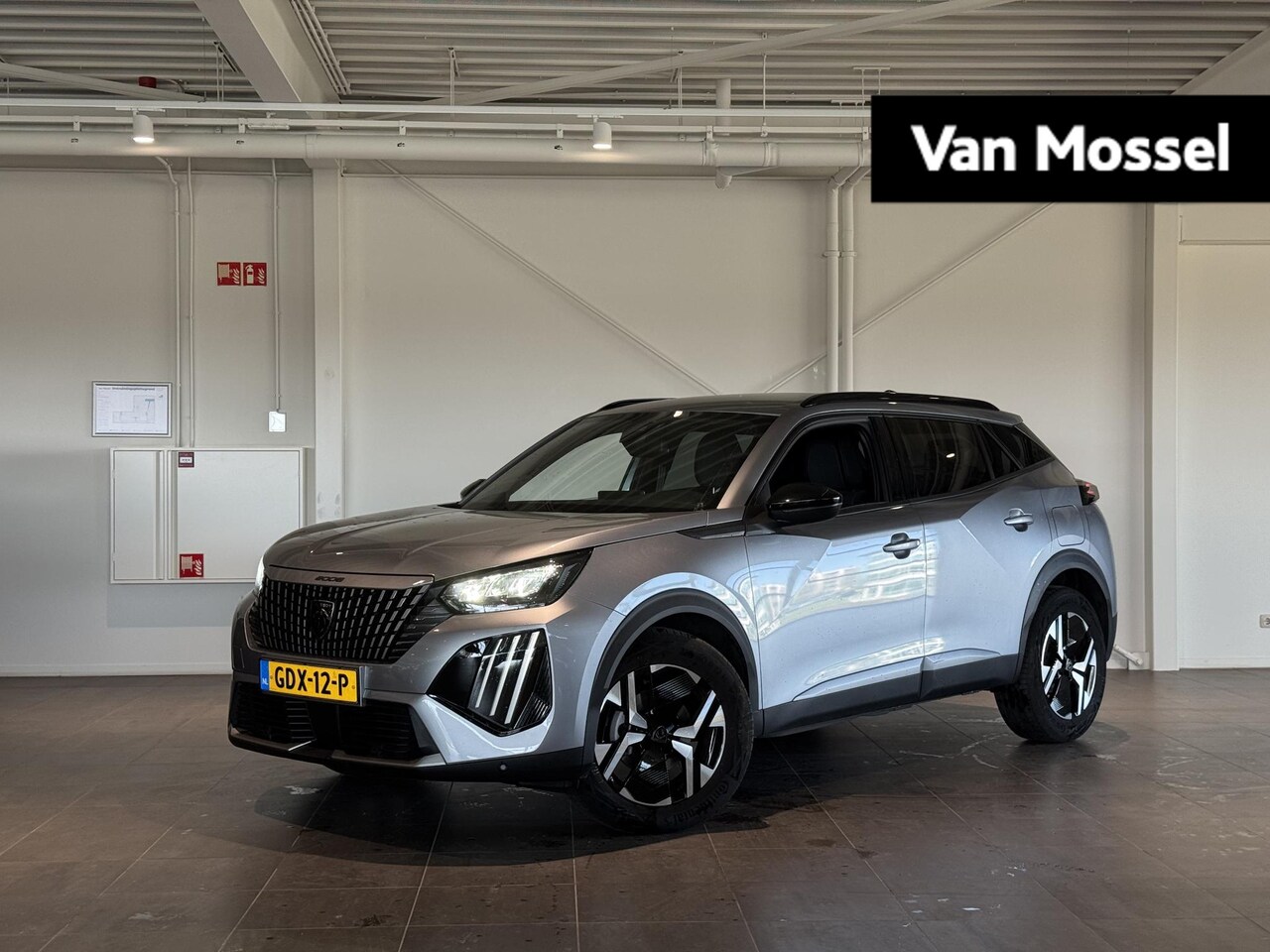 Peugeot 2008 - 100 Allure | Camera | Navigatie | Climate control - AutoWereld.nl