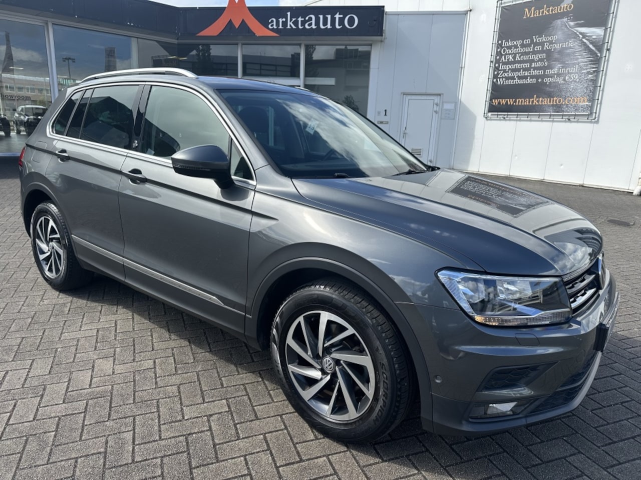Volkswagen Tiguan - 1.4 TSI Sound Navi Carplay Adaptive Cruise Stoelverwarming - AutoWereld.nl