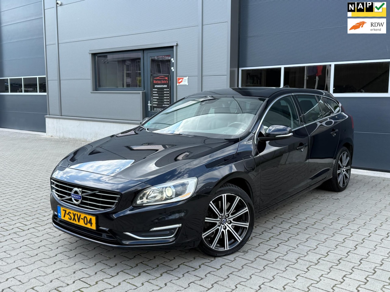 Volvo V60 - 2.4 D6 AWD Plug-In Hybrid Summum PANO MEMORY - AutoWereld.nl
