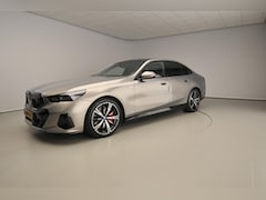 BMW i5 - Sedan eDrive40 | M-Sportpakket | LED | HUD | Trekhaak | Schuifdak | Comfortzetels | DAB |