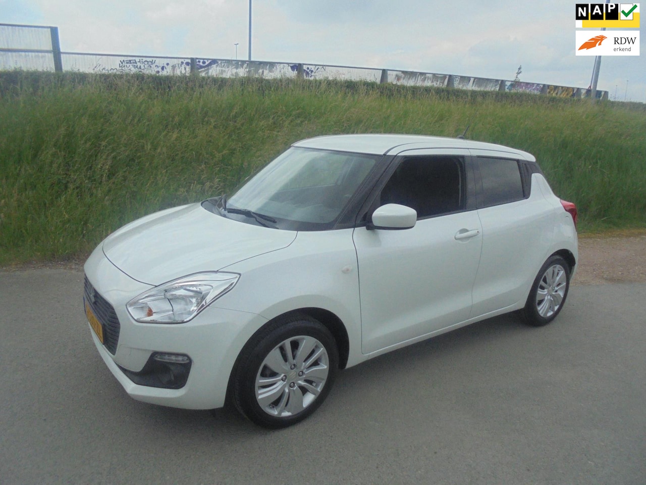 Suzuki Swift - Suzuki Swift 1.2 benzine Hybrid airco trekhaak lmv 28.000km - AutoWereld.nl