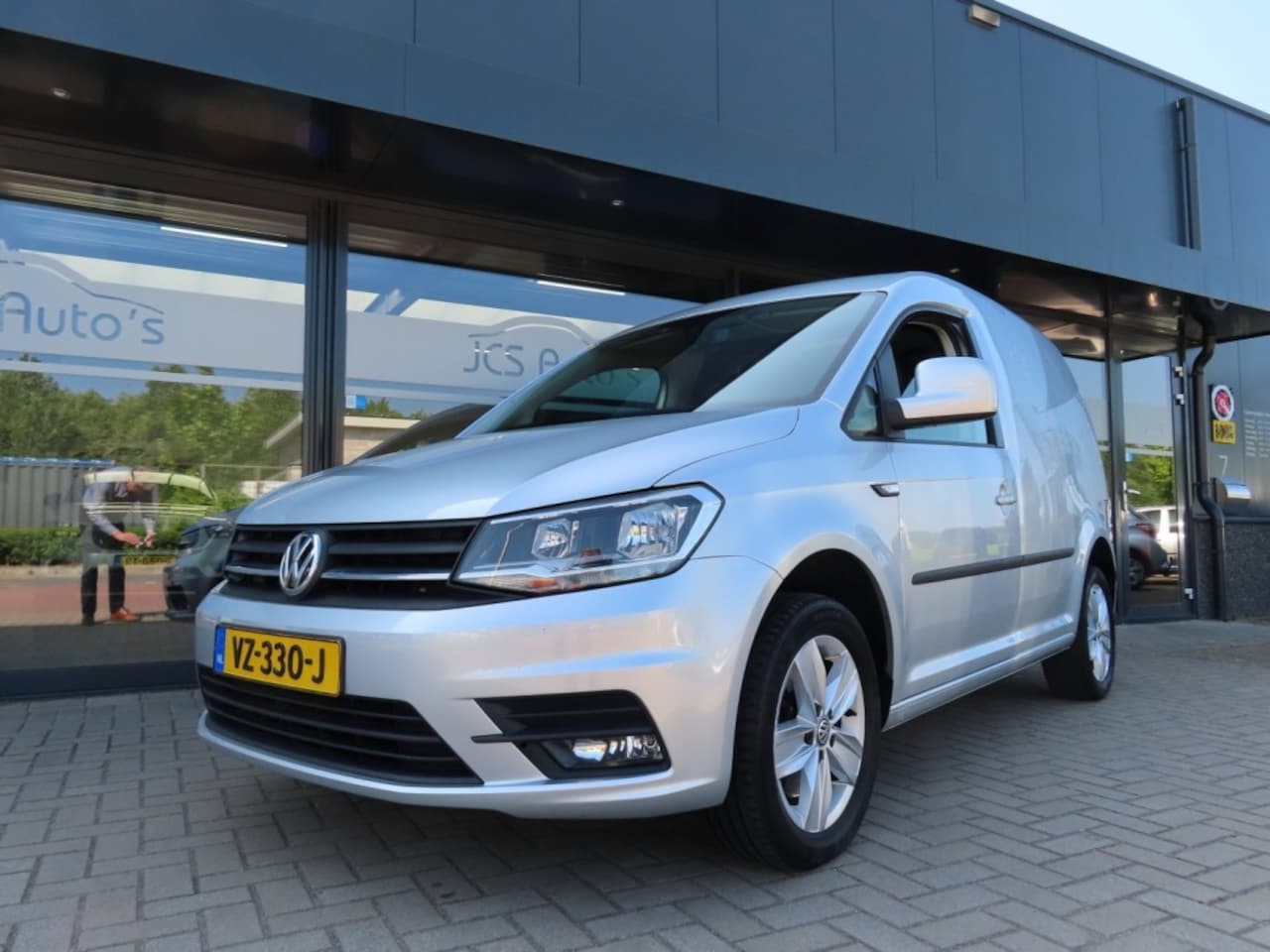Volkswagen Caddy - 2.0 TDI Highline 150 Pk Airco Cruise Pdc Trekhaak 2016 - AutoWereld.nl