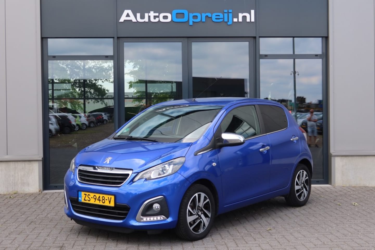 Peugeot 108 - 1.0 E-VTi AUTOMAAT Allure 72pk 5drs. Clima, Carplay, LIM, Camera - AutoWereld.nl