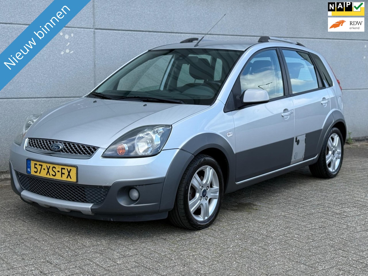 Ford Fiesta - 1.4-16V Crossroad Airco|Trekhaak|LM Velgen! - AutoWereld.nl