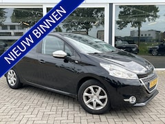 Peugeot 208 - 1.2 PureTech Style LMV / PDC achter / Trekhaak / Cruise / Navi / Airco