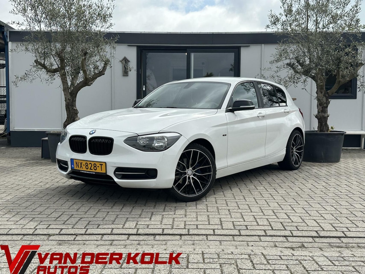 BMW 1-serie - 116i Executive Automaat Airco Lichtmetaal LimitCruise - AutoWereld.nl