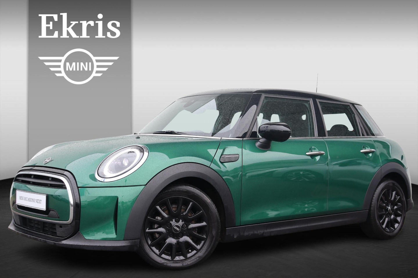 MINI Cooper - Mini 1.5 Classic Premium Pakket/ Sportstoelen/ Cruise Control/ Navigatie - AutoWereld.nl