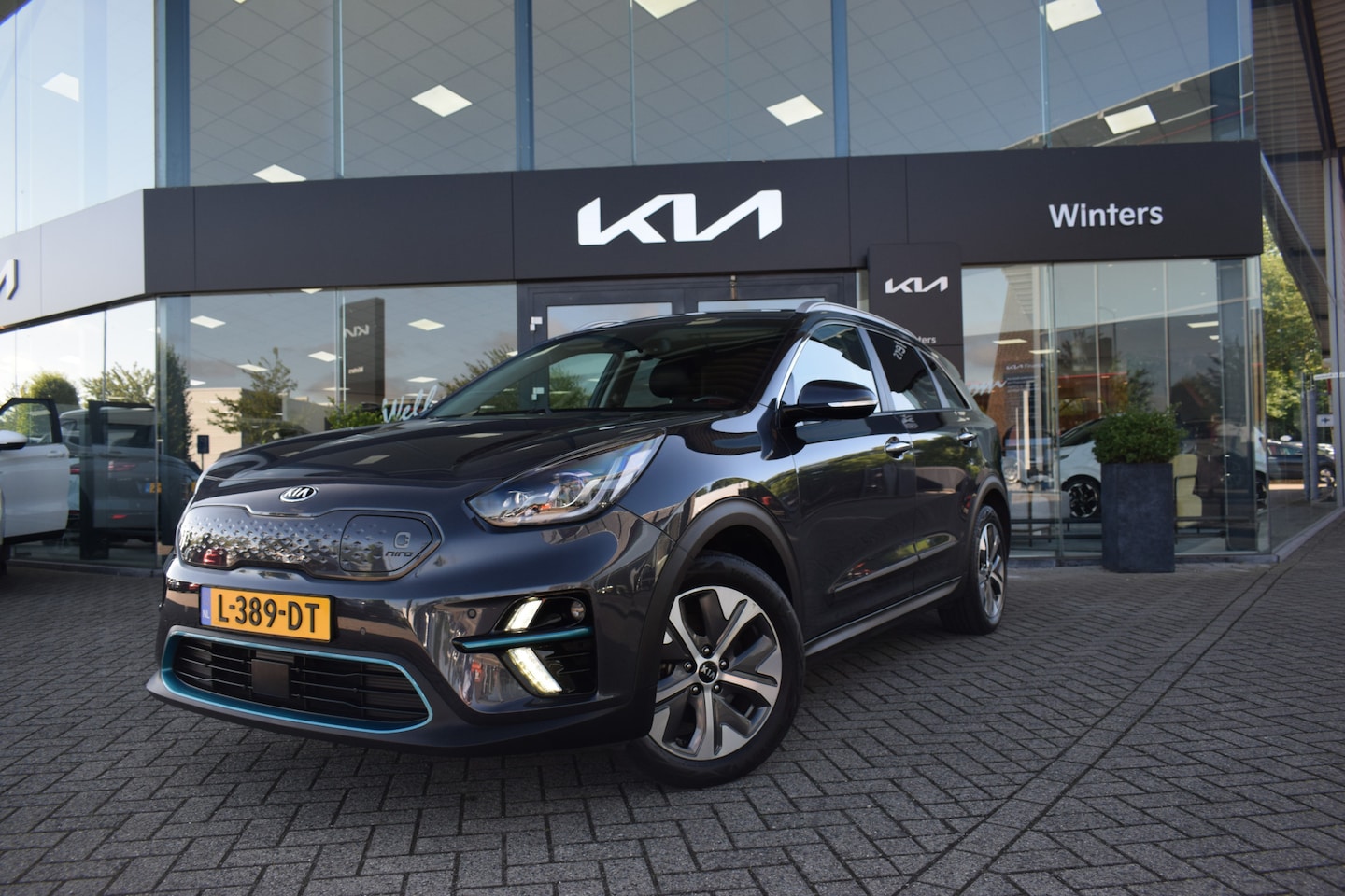 Kia e-Niro - ExecutiveLine 64 kWh 3-Fase | Cruise Control Adaptief | Navigatie | Camera | SchuifKanteld - AutoWereld.nl