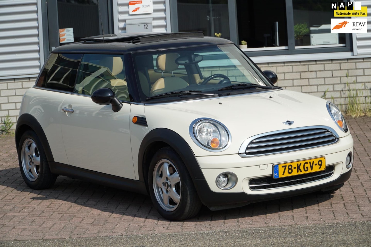 MINI Cooper - Mini 1.6 NAVI LEDER PANO - AutoWereld.nl