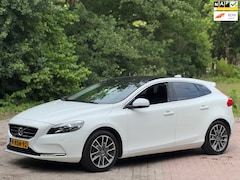 Volvo V40 - 1.6 D2 Summum Weinig km | NAP | Pano | Zeer netjes