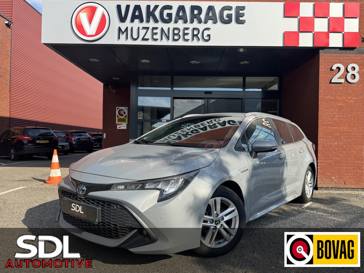 Toyota Corolla Touring Sports - 1.8 Hybrid Dynamic // NAVI // CAMERA // CLIMA // ADAPTIVE CRUISE // PDC // STOELVERWARMING - AutoWereld.nl