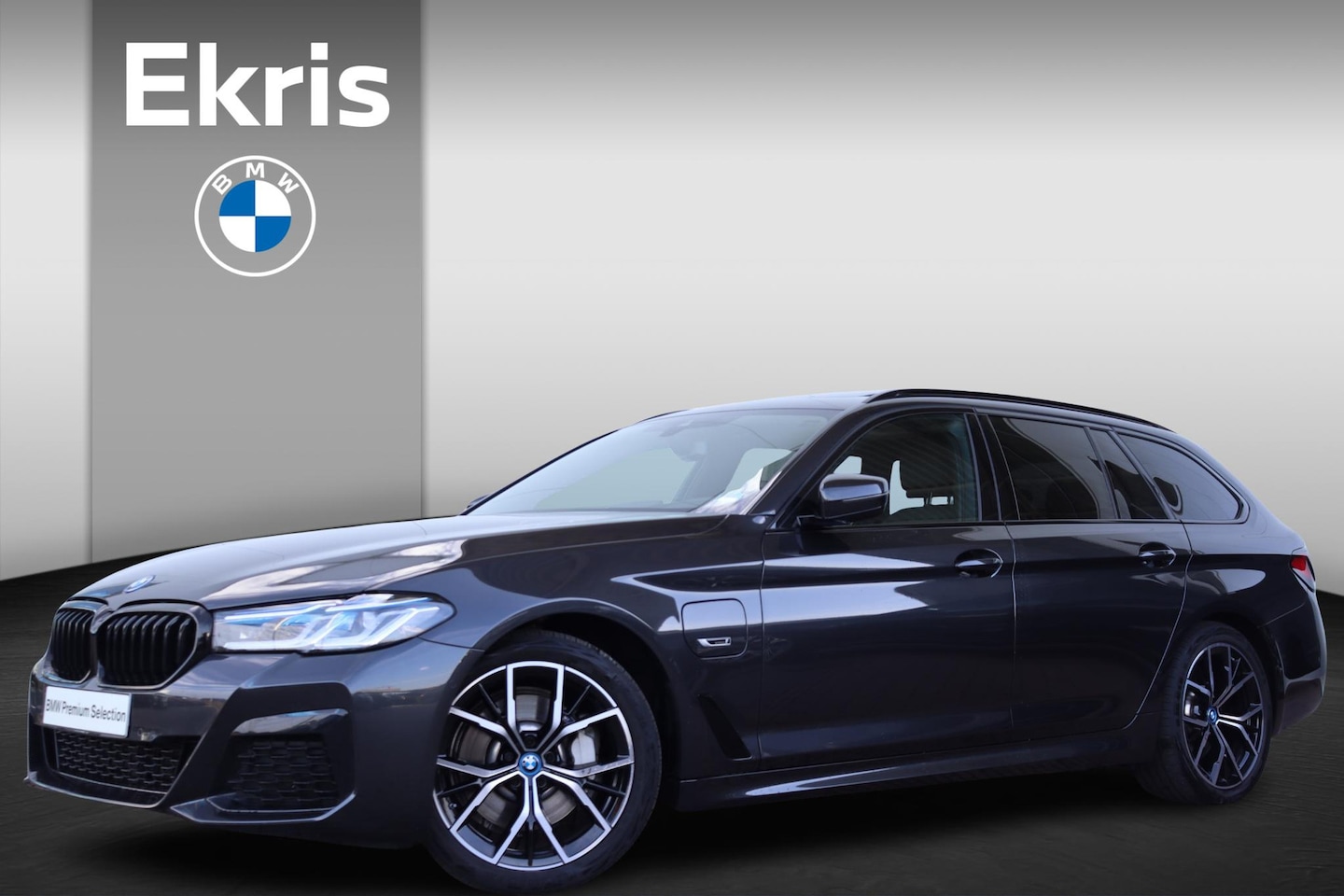 BMW 5-serie Touring - 530e xDrive Executive M-Sportpakket / Trekhaak / Head Up Display / Panoramadak / 19 '' - AutoWereld.nl