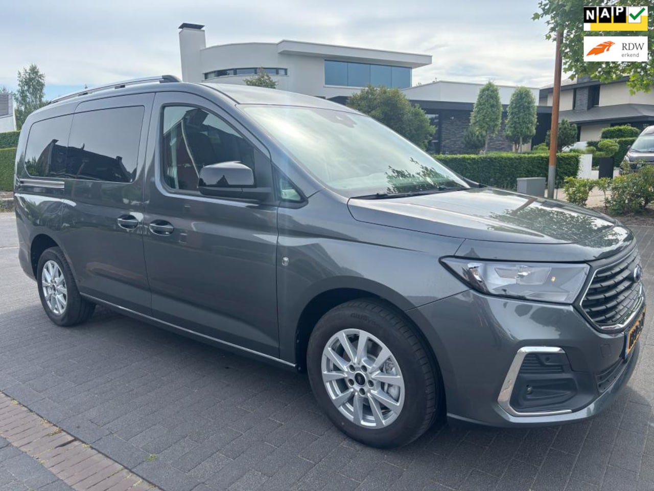 Ford Tourneo Connect - automaat 1.5 zeer luxe uitgevoerd. 114 pk - AutoWereld.nl