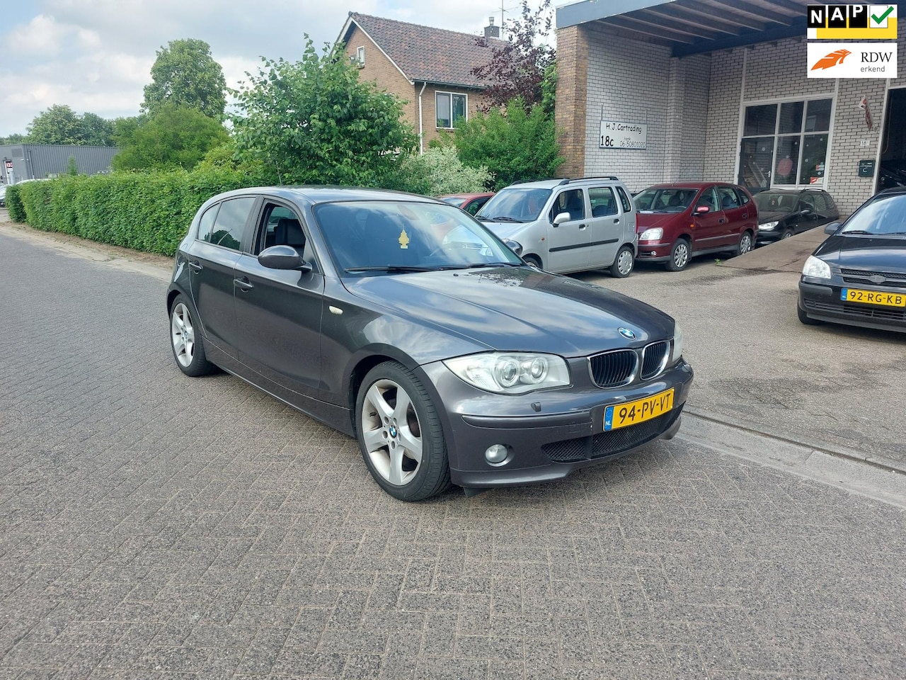 BMW 1-serie - 120i High Executive AUTOMAAT Met werk Voor Handel / EXPORT - AutoWereld.nl