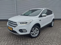 Ford Kuga - 1.5 EcoBoost Titanium , airco, cruise, parkeersensoren, navigatie/camera, afneembaretrekha