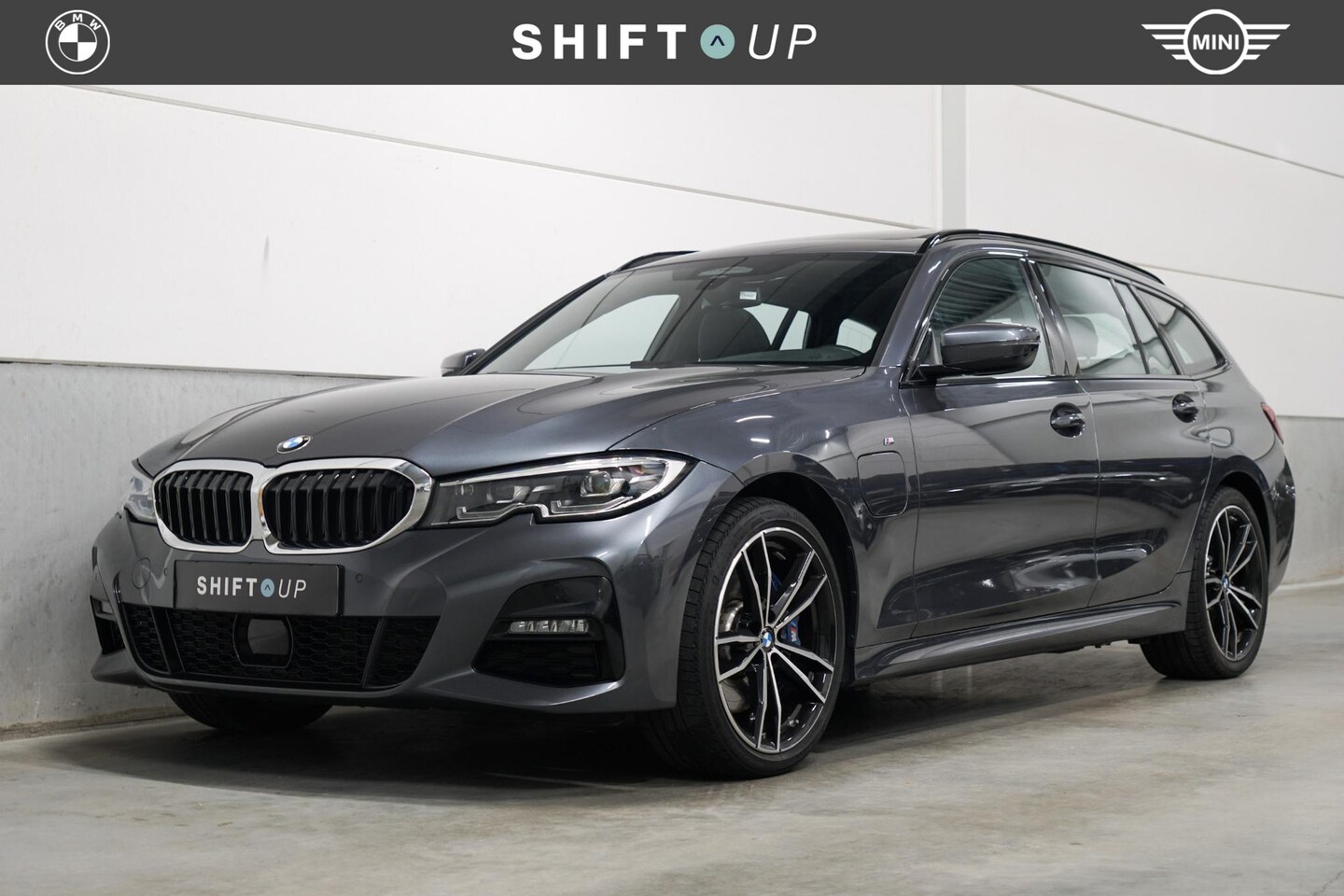 BMW 3-serie Touring - 330e M-Sport | Panoramadak | CoPilot | Elektr. Trekhaak - AutoWereld.nl