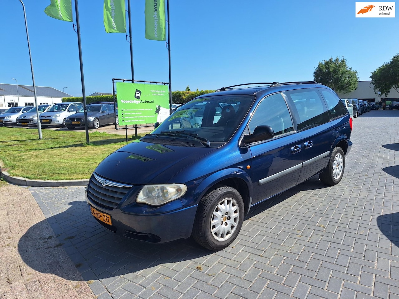 Chrysler Voyager - 2.4i SE Luxe / 6- persoons / AUTOMAAT / APK mei 2026 - AutoWereld.nl
