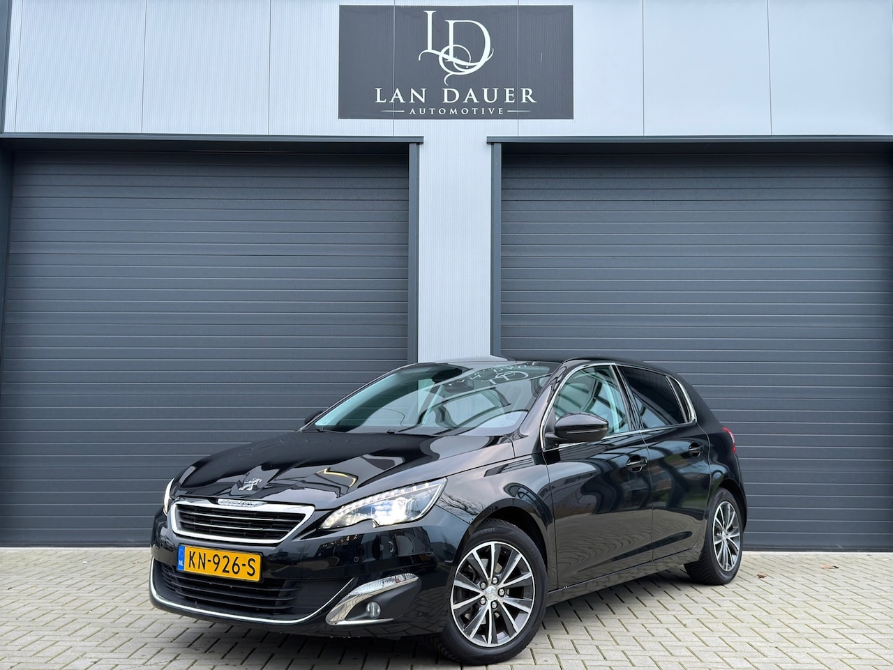 Peugeot 308 - 1.2 Allure / Wit INTERIEUR / Pano / Luxe uitv! - AutoWereld.nl