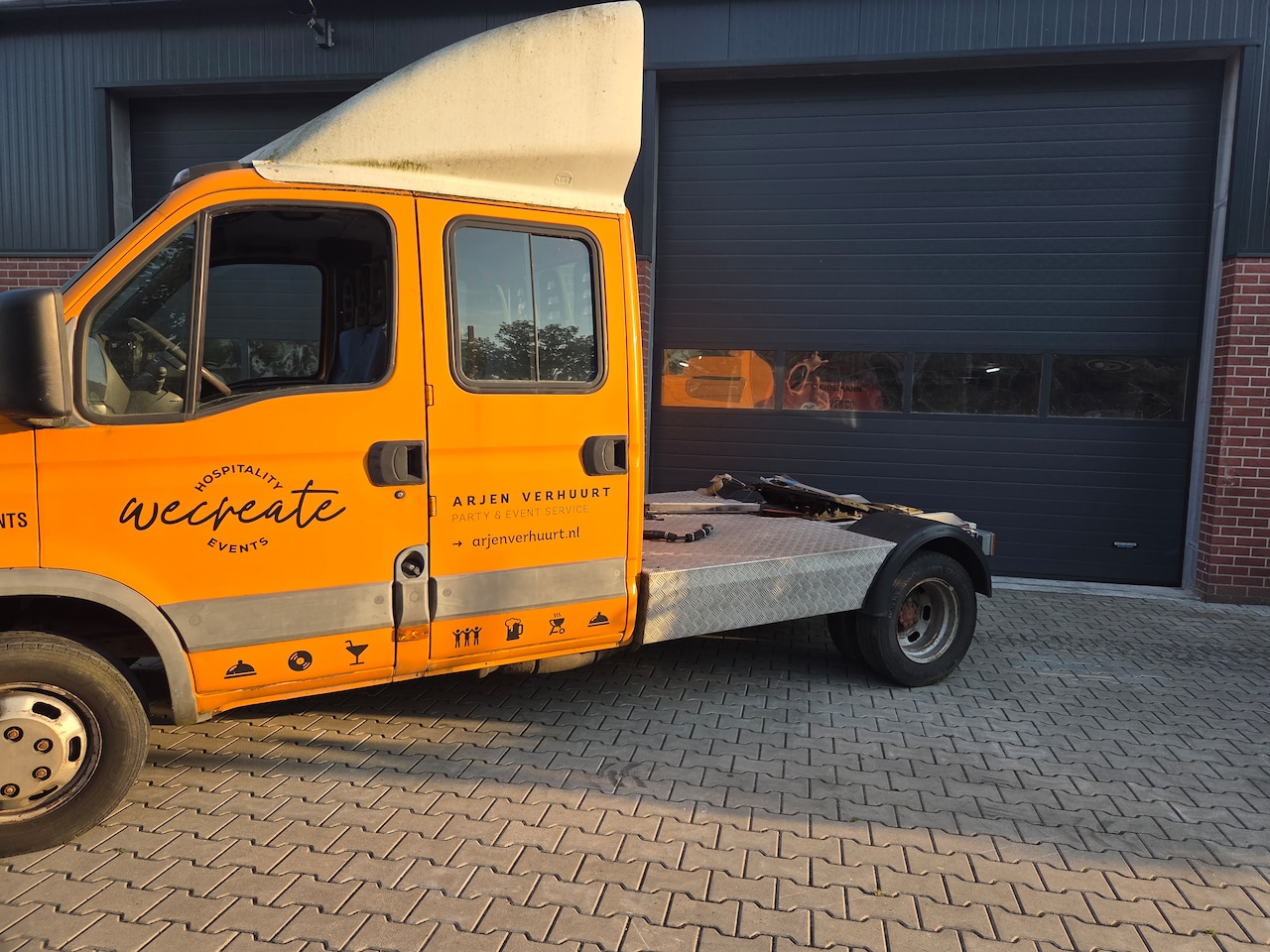Iveco Daily - 40 C 15 375 DC BE Trekker - AutoWereld.nl