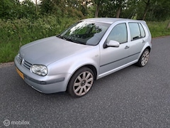 Volkswagen Golf - 1.6-16V Trendline