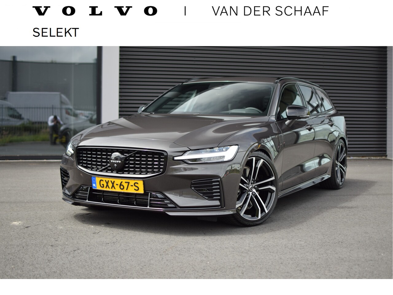 Volvo V60 - T6 350pk AWD Plus Dark / 20 Inch / Stylingkit / Heico verlagingset / Elek stoelen / H&K Au - AutoWereld.nl