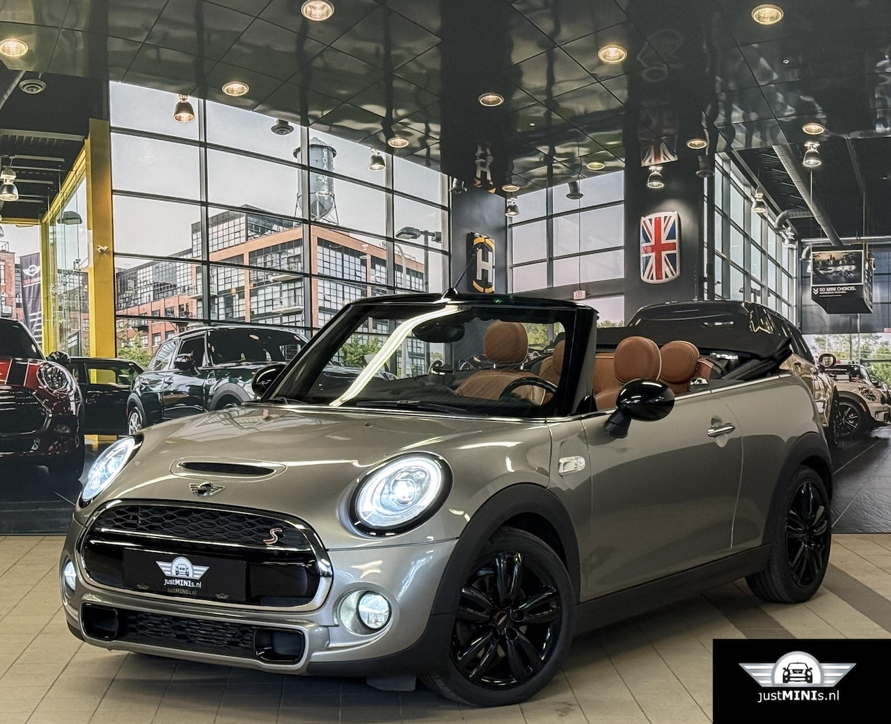 MINI Cabrio - COOPER S CHILI AUT LEDER NAVI CAMERA - AutoWereld.nl