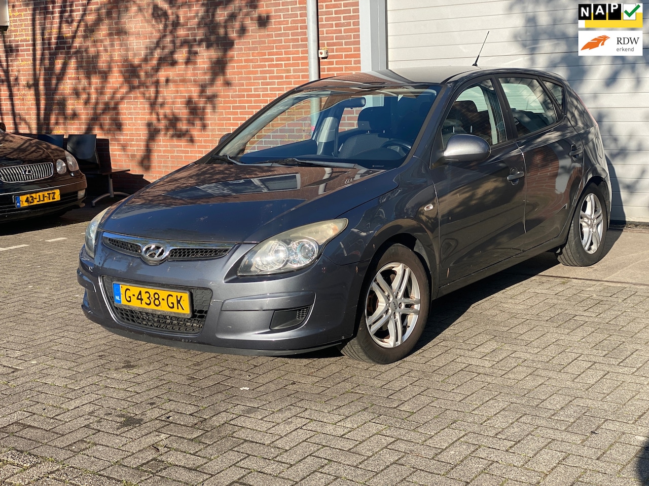 Hyundai i30 CW - 1.4i Blue Active 110 PK Airco Apk - AutoWereld.nl