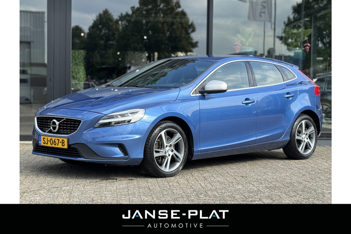 Volvo V40 - 2.0 D3 Business Sport R-Design | LED | Stoelverwarming | - AutoWereld.nl