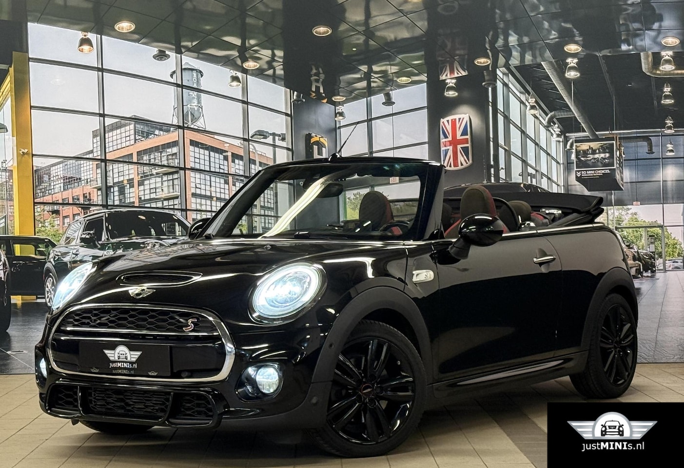 MINI Cabrio - COOPER S JCW AUT LEDER NAVI LED HarmKard - AutoWereld.nl