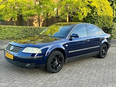 Volkswagen Passat - 1.8 Turbo Arctic 2005 trekhaak cruise control clima uniek goed rijdend
