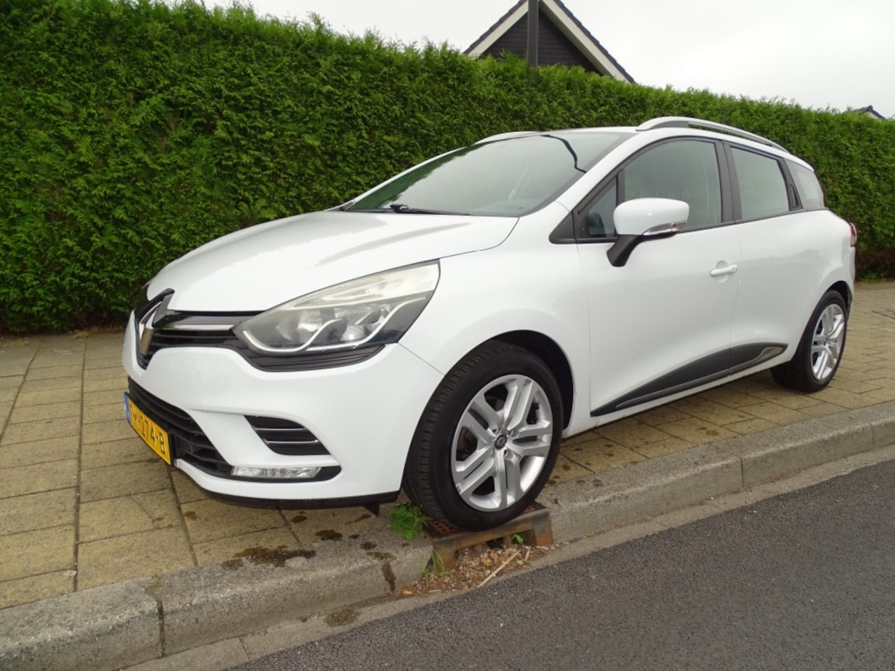 Renault Clio Estate - 0.9 TCE ZEN Estate -116854 Km-Navi-Blth-Cruise-Media - AutoWereld.nl