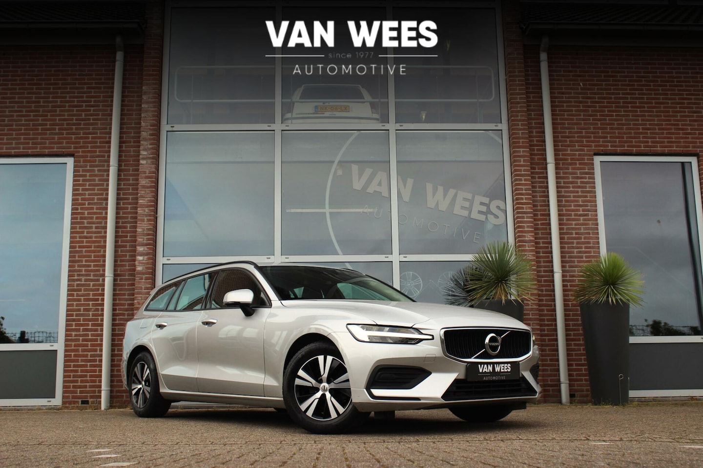 Volvo V60 - 2.0 D3 Momentum | 1e eigenaar | inc BTW | Led | Camera | DAB | Navi | Cruise-control | Stu - AutoWereld.nl