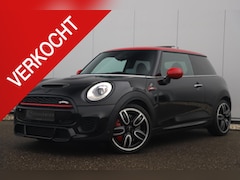 MINI John Cooper Works - 2.0 Chili 286PK Automaat Panoramadak Keyless Navigatie Camera Sportstoelen Draadloos Carpl