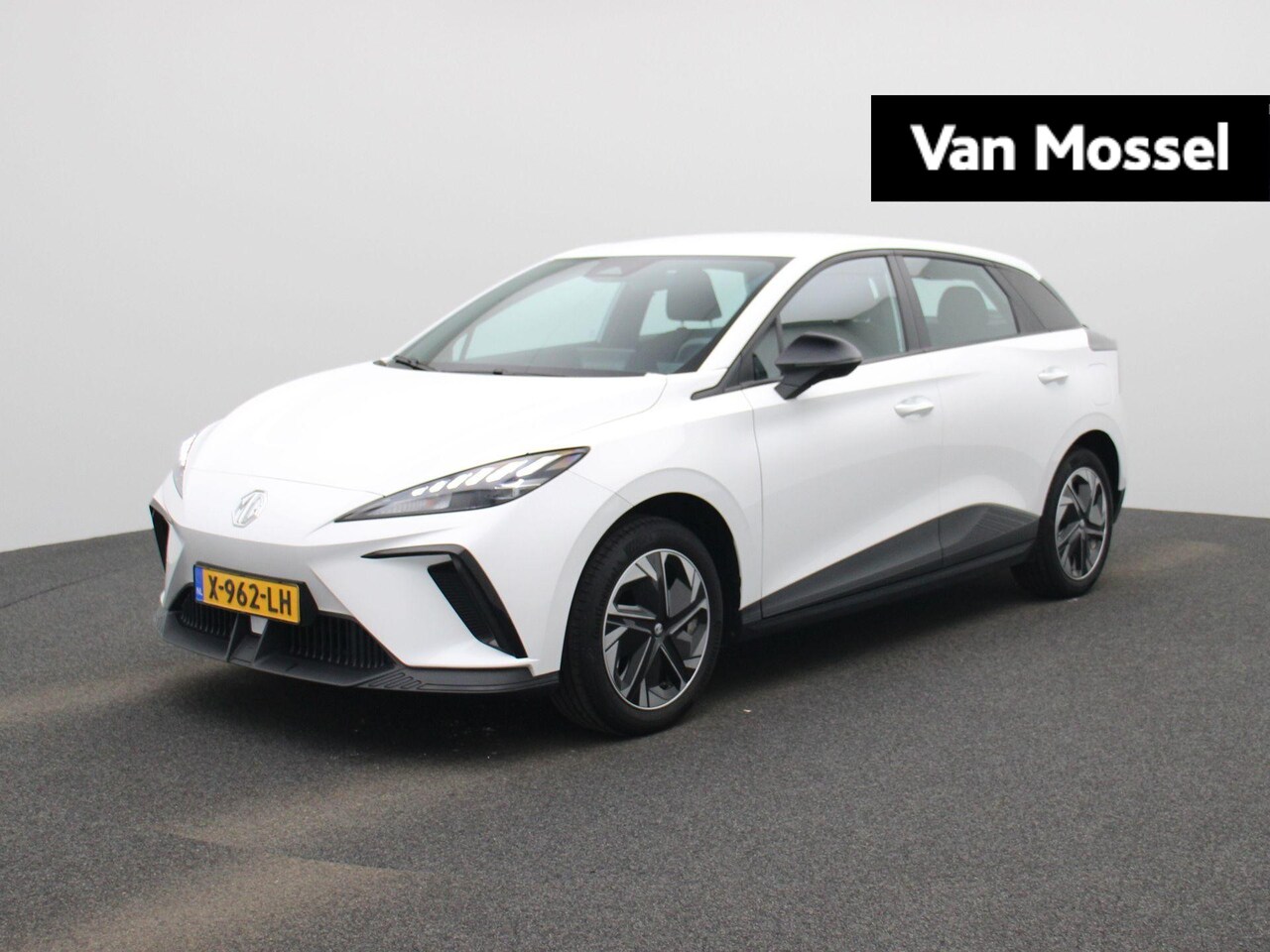 MG MG4 Electric - Standard 51 kWh | Apple CarPay | Adaptive Cruise Control | Led Koplampen | Parkeersensoren - AutoWereld.nl