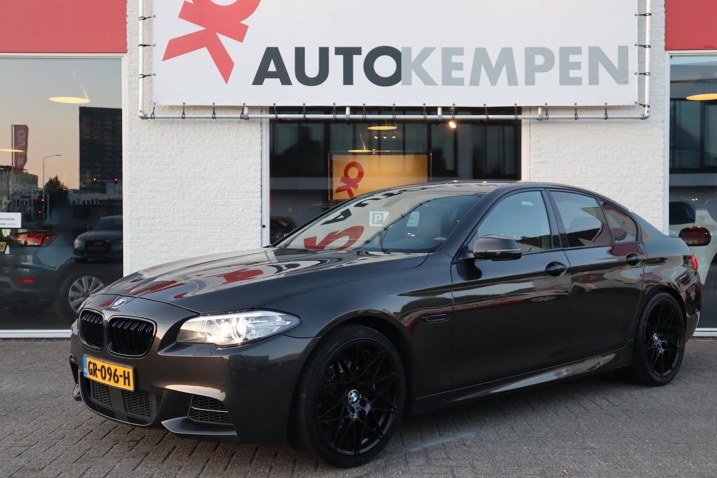 BMW 5-serie - 520i EXECUTIVE LEER|SPORTSTOELEN|PARKASSIST|ZEER MOOIE STAAT! - AutoWereld.nl